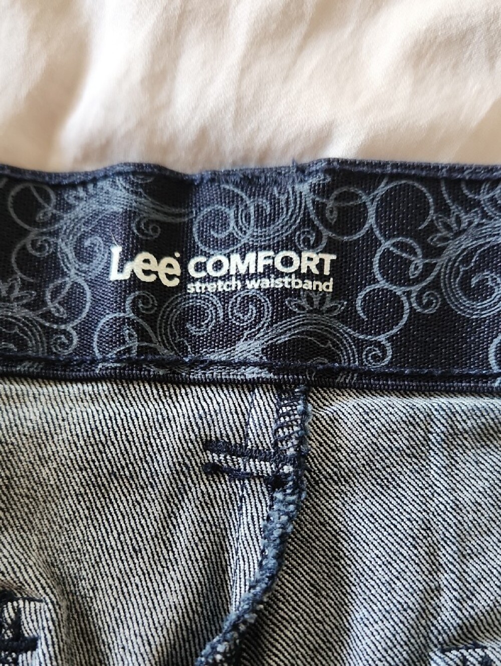Lee Women's Trouser Jeans in Dark Indigo - Picture 2 of 7